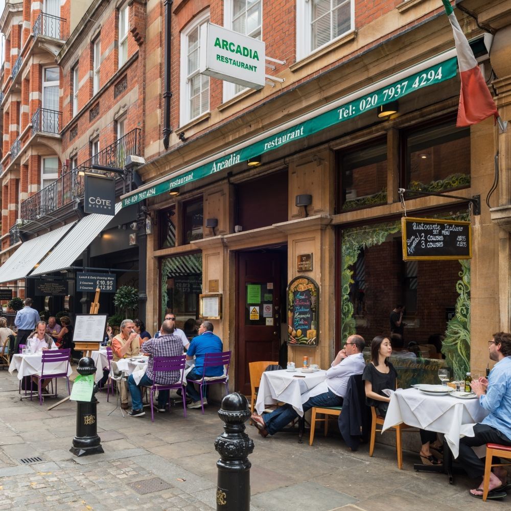 A wide range of restaurants and bars are available on Kensington High Street to guests staying at Royal Garden Hotel.