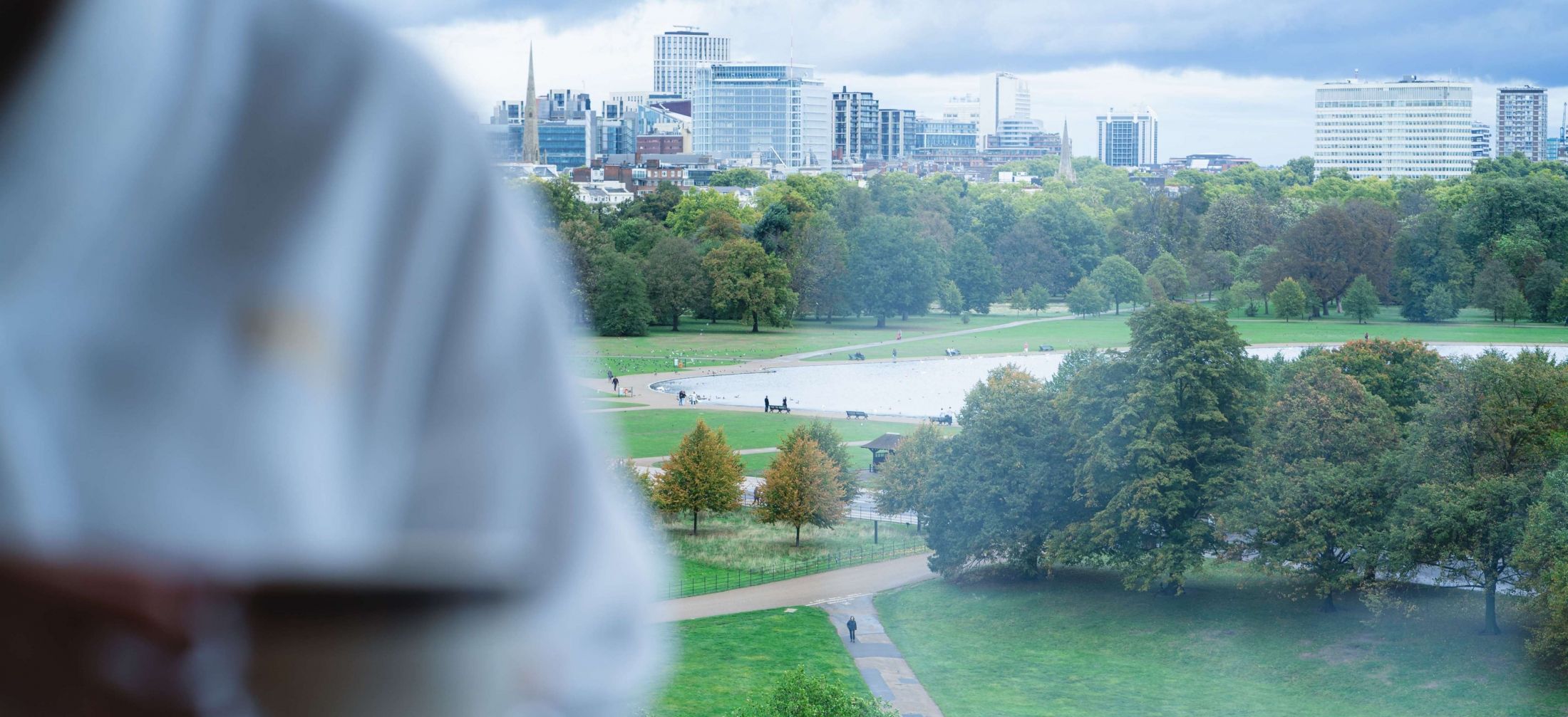 Royal Garden Hotel is perfectly located on Kensington High Street, right next to Hyde Park, Kensington Gardens and Kensington Palace.