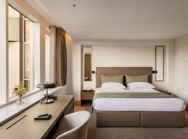 The newly refurbished Royal Deluxe Studio at Royal Garden Hotel featuring lavish king bed, a comfortable work desk and stunning views of Kensington Gardens from high floors.