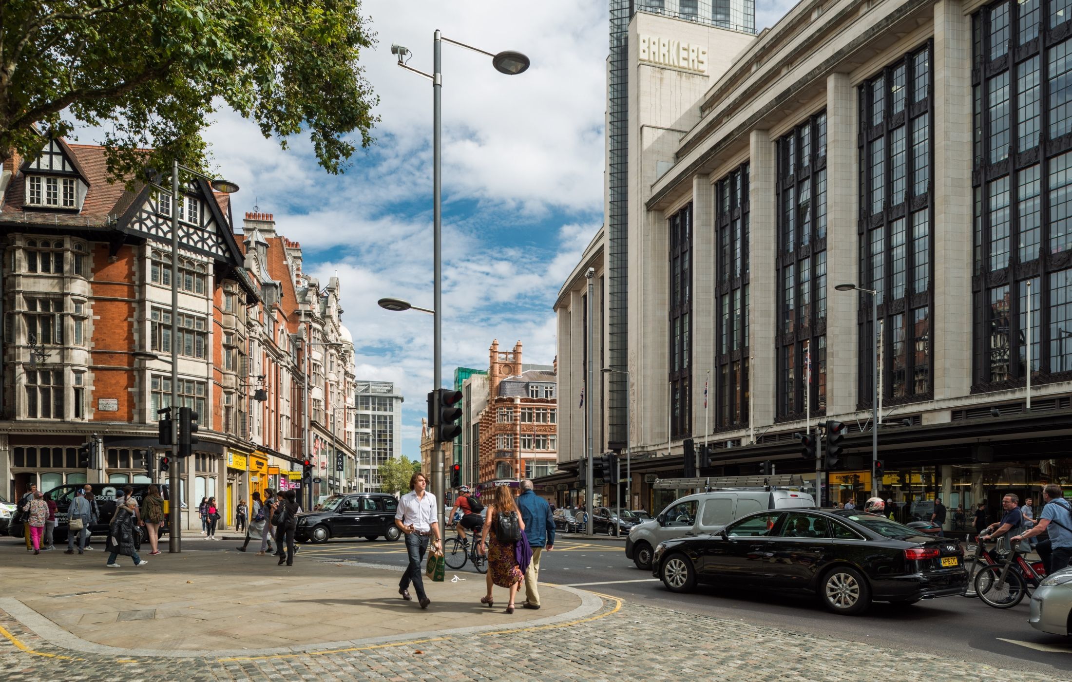 Royal Garden Hotel is located in Kensington, a charming destination offering luxury shopping and impeccable restaurants.