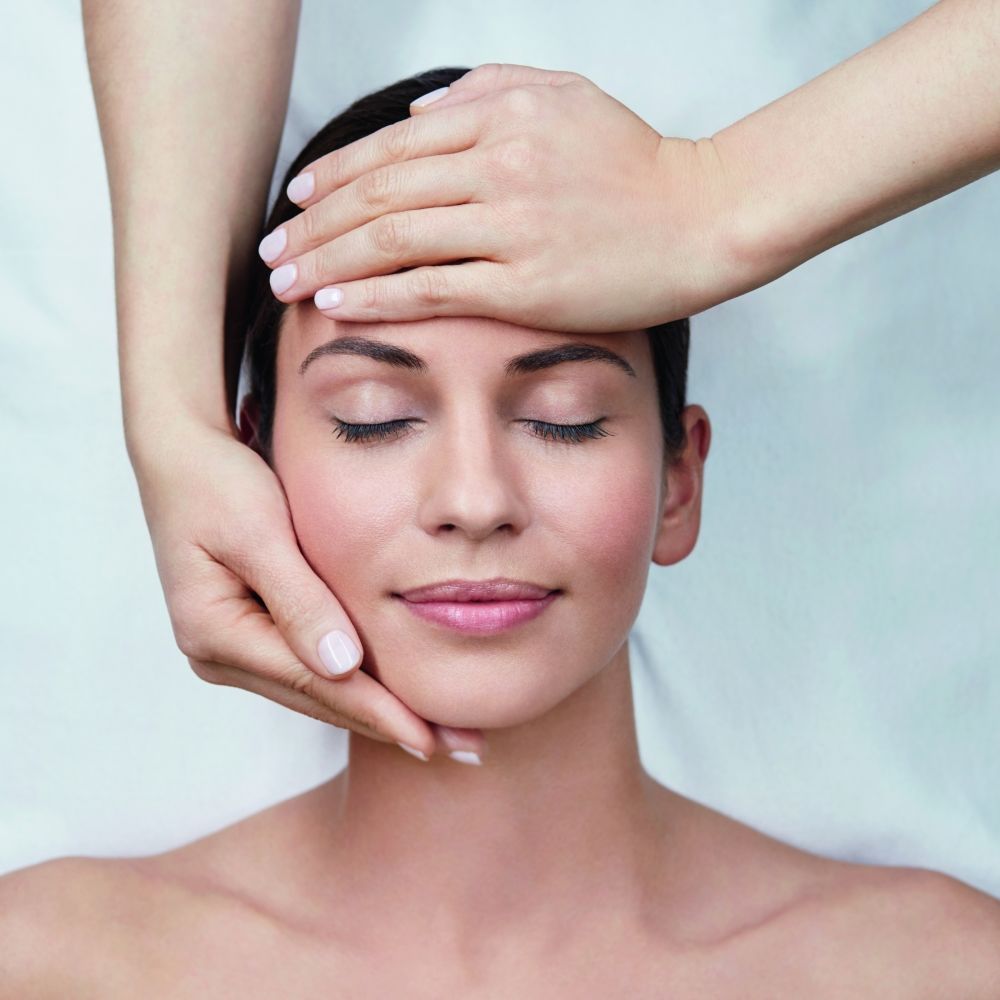 While staying at Royal Garden Hotel, guests can pay a visit to the luxurious Kensington Medispa located within the hotel. With various treatments available, relaxing couldn't be easier.