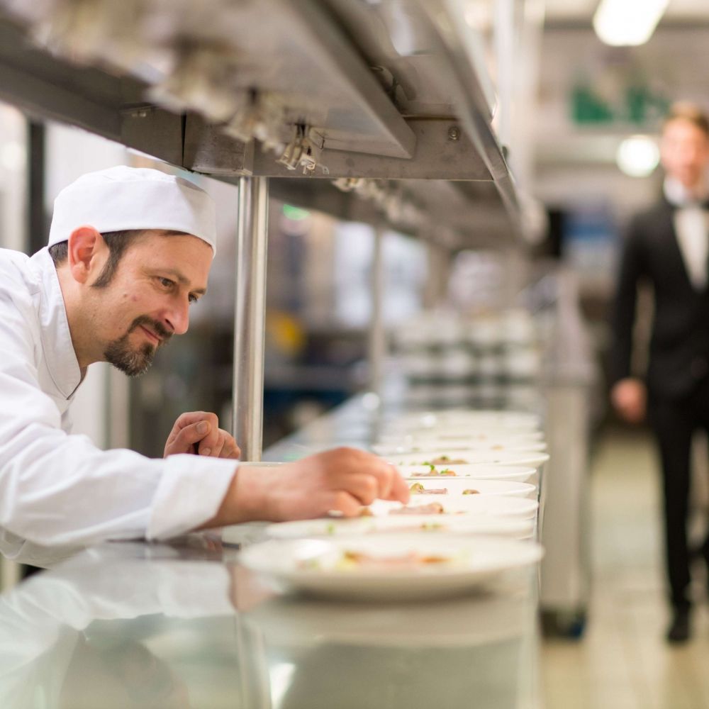 Royal Garden Hotel offers a perfect venue for ward dinners, from ambiance to deltable cuisine.